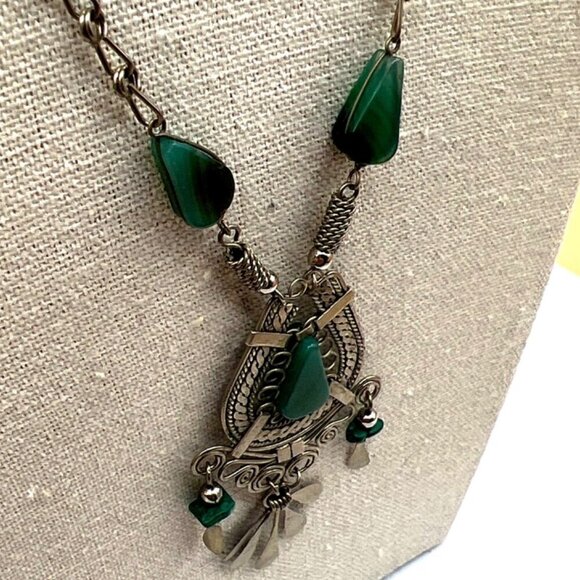 Vintage Tribal Silver Tone Necklace With Green Stone Inlay & Dangling Charms. M - Picture 8 of 10